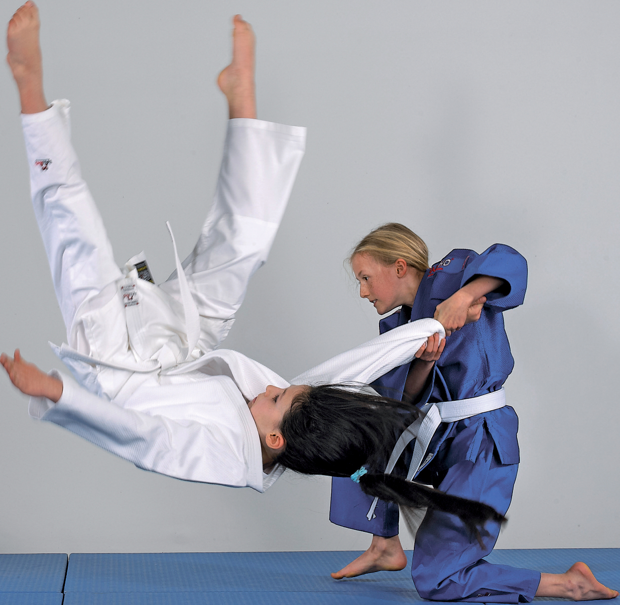DANRHO Judo-Gi Yamanashi avec rayures aux épaules bleu ou blanc